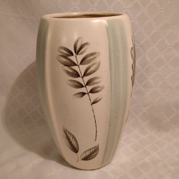 Royal Haeger Pottery Vase Beige W/Green Leaves - Picture 1 of 10